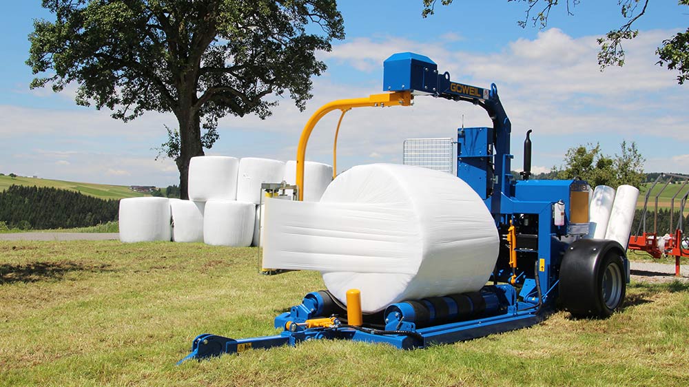 The G3010 Profi during a stationary wrapping cycle.