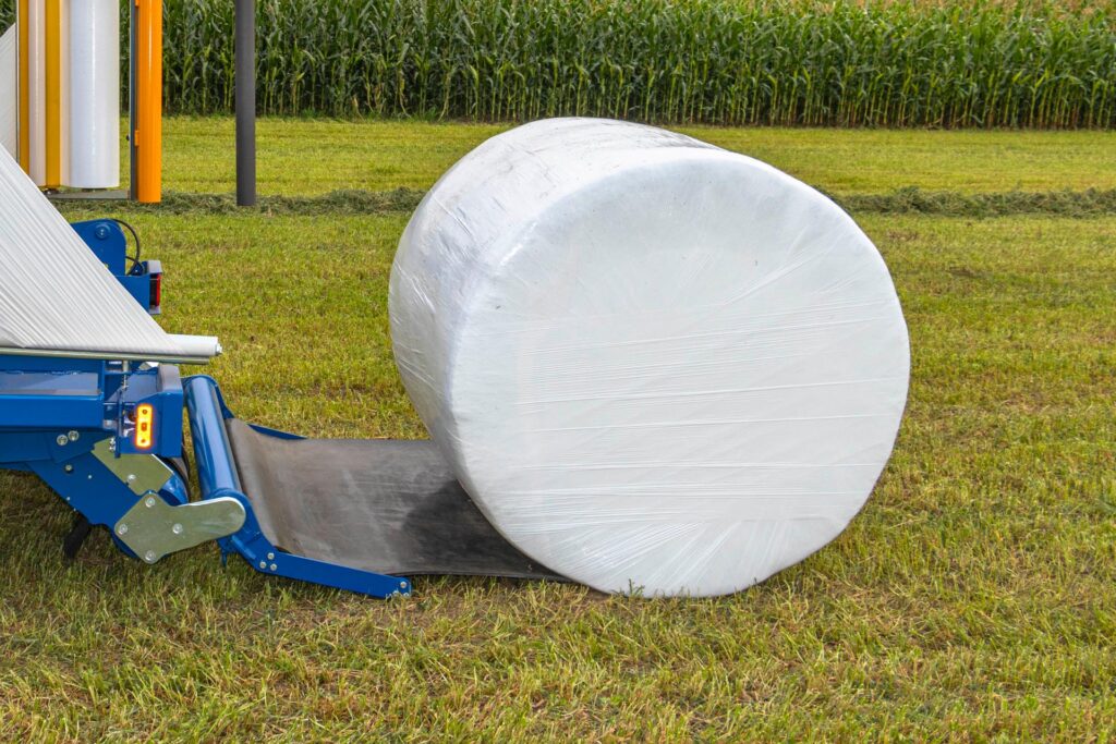 Bale drop mat on the GÖWEIL G-1 F125