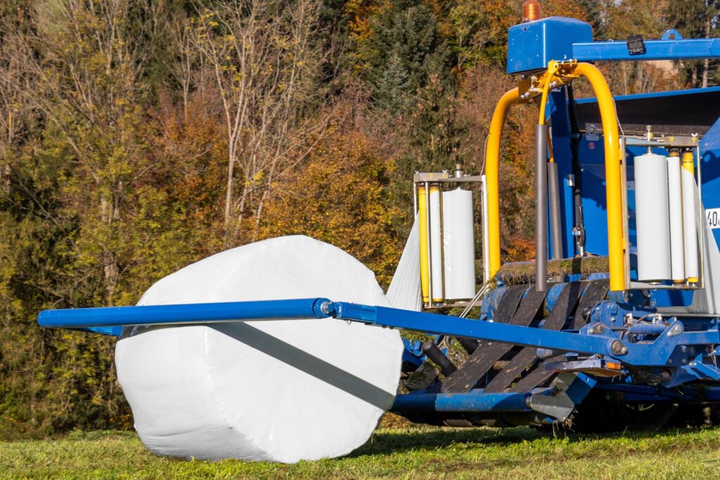 Bale catcher on the GÖWEIL G-1 F125 Kombi