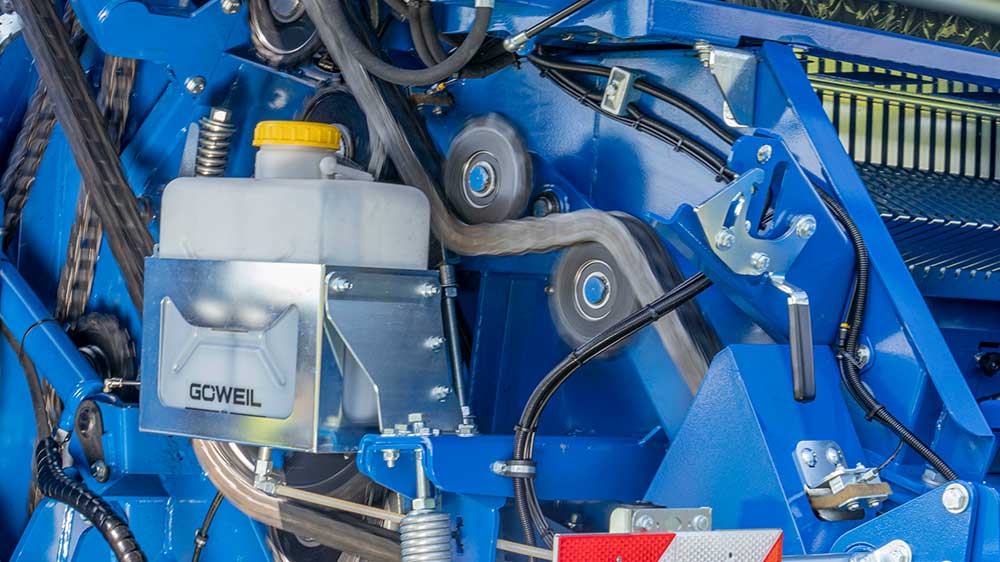 Reinforced drive chains significantly increase service life