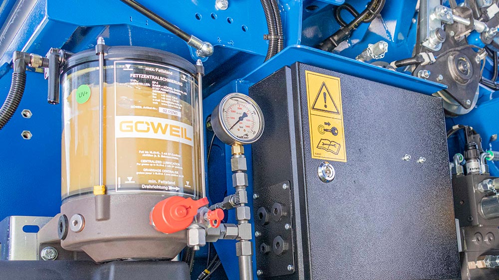 Grease reservoir for central lubricator
