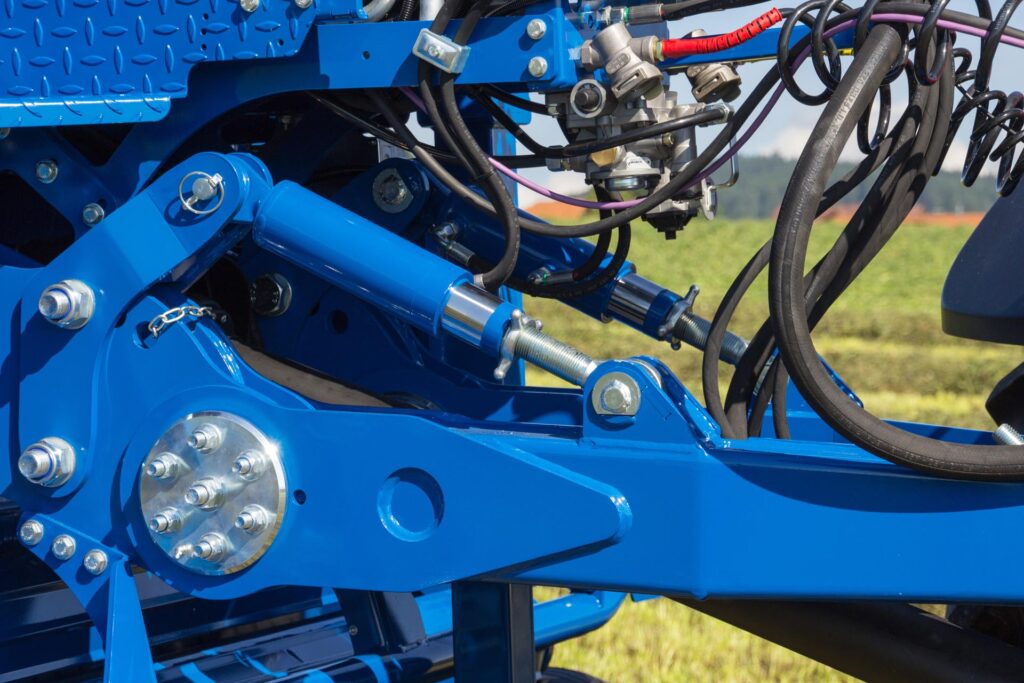 Hydraulic pivoting drawbar of the GÖWEIL G-1 F125 round baler