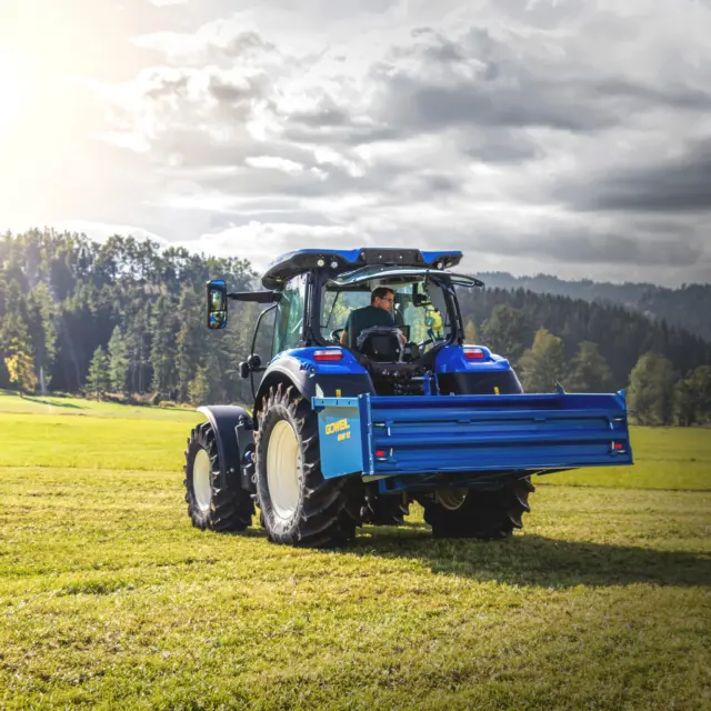 Die Hochkippschaufel GHU 12 mit HARDOX Schürfleiste ist die perfekte Lösung für harte und anspruchsvolle Einsätze! 😎
_____________________________________________

Equipped with a HARDOX scraper bar, the GHU 12 high lift bucket is the perfect tool for any tough and demanding job! 😎
_____________________________________________

La bac arrière pour tracteur agricole GHU 12 avec bande racleuse HARDOX est la solution parfaite pour les applications difficiles et exigeantes ! 😎

#ifarmitmyway #göweil #goeweil #goweil #landtechnik #landtechnikimeinsatz #GHU12 #weidemann #agrar #agrartechnik #agriculture #landwirtschaft #wood #transport #newholland