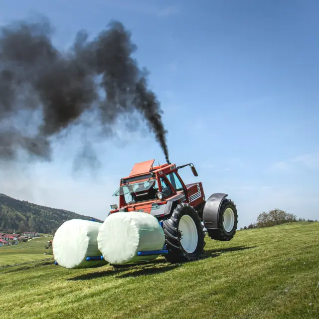 🇦🇹 Schwere Ballen? Dafür gibt’s GÖWEIL. 😉
_____________________________________________

🇬🇧 Heavy bales? That’s what GÖWEIL is for. 😉
_____________________________________________

🇫🇷 Des balles lourdes ? C’est pour ça qu’il y a GÖWEIL. 😉

#ifarmitmyway #göweil #goeweil #goweil #balesilage #roundbales #silage #DTR #BTGME #BTGHA #landtechnik #landtechnikimeinsatz #agrar #agrartechnik #agriculture #landwirtschaft #fiatagri
