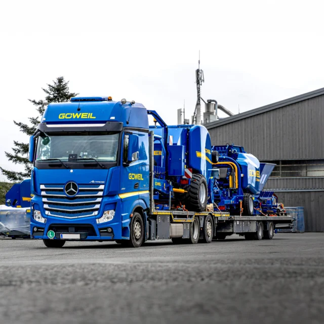 🇦🇹 Auf dem Weg zu neuen Herausforderungen! 🚚💪
_____________________________________________

🇬🇧 On the way to new challenges! 🚚💪
_____________________________________________

🇫🇷 En route vers de nouveaux défis ! 🚚💪

#ifarmitmyway #göweil #goeweil #goweil #balesilage #roundbales #silage #landtechnik #landtechnikimeinsatz #agrar #mercedesbenzlkw  #aroundtheworld
