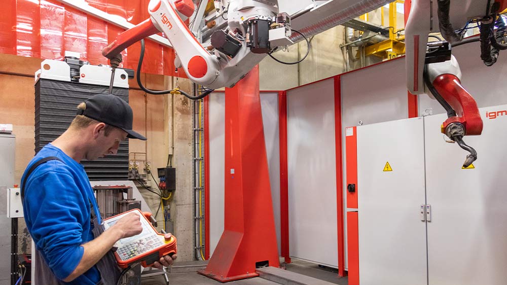 Schweißroboter in der GÖWEIL Lohnfertigung